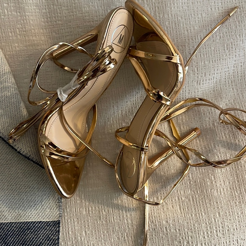 NEVER WORN ROSE HEELS